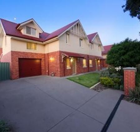 Albury Suites - Schubach Street ภายนอก รูปภาพ